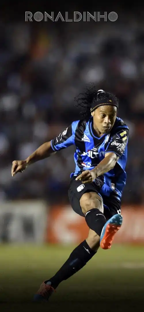 皇马新赛季球衣号码:A-卡雷拉斯18号,10号暂时空缺.